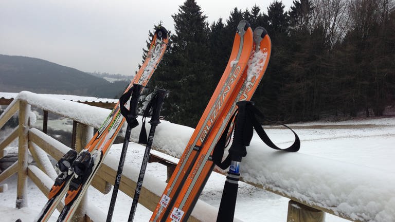 Im Skigebiet Wolfsschlucht in Prüm starten am Samstag die Lifte und der Wintersport.  (Foto: SWR)
