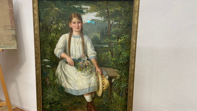 Dieses Gemälde eines Mädchens war ebenfalls durch die Flut im Ahrtal stark in Mitleidenschaft gezogen worden - ist aber inzwischen wieder ansehnlich und fachgerecht restauriert worden. (Foto: SWR, Dunja v. Morzé)