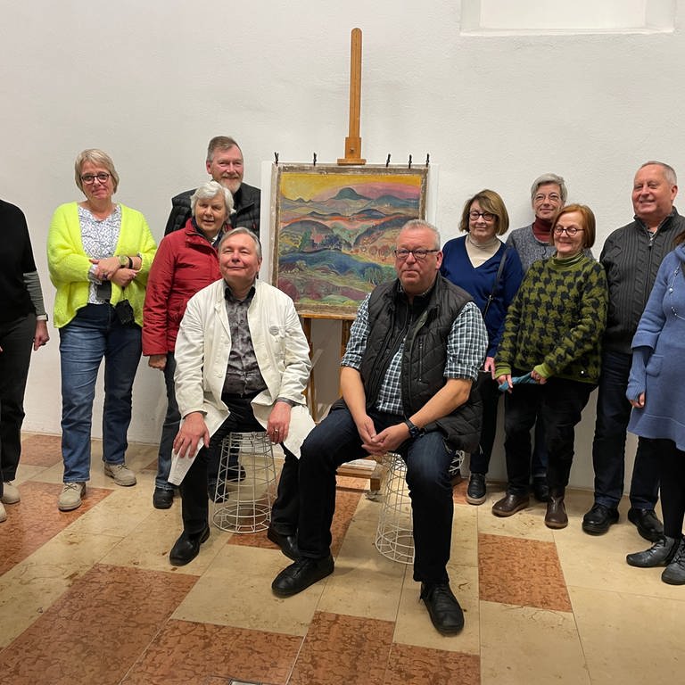 Spender aus Dormagen treffen in Trier auf Kunst-Fachleute, die sich um Gemälde aus dem Ahrtal in Trier kümmern, um die Flutschäden zu beheben. 