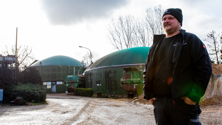 Biogas-Betreiber Daniel Eckertz möchte das Dorf gerne weiter mit seiner Fernwärme versorgen.