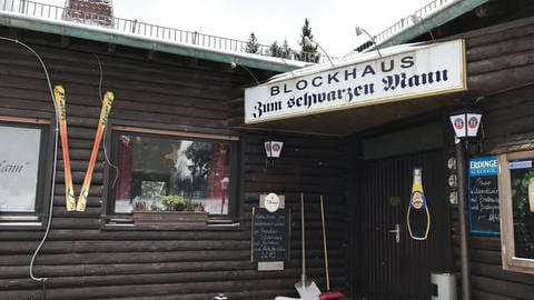 Die Skihütte am Schwarzen Mann wird das ganze Jahr über als Restaurant genutzt. (Foto: SWR, Nicole Mertes)