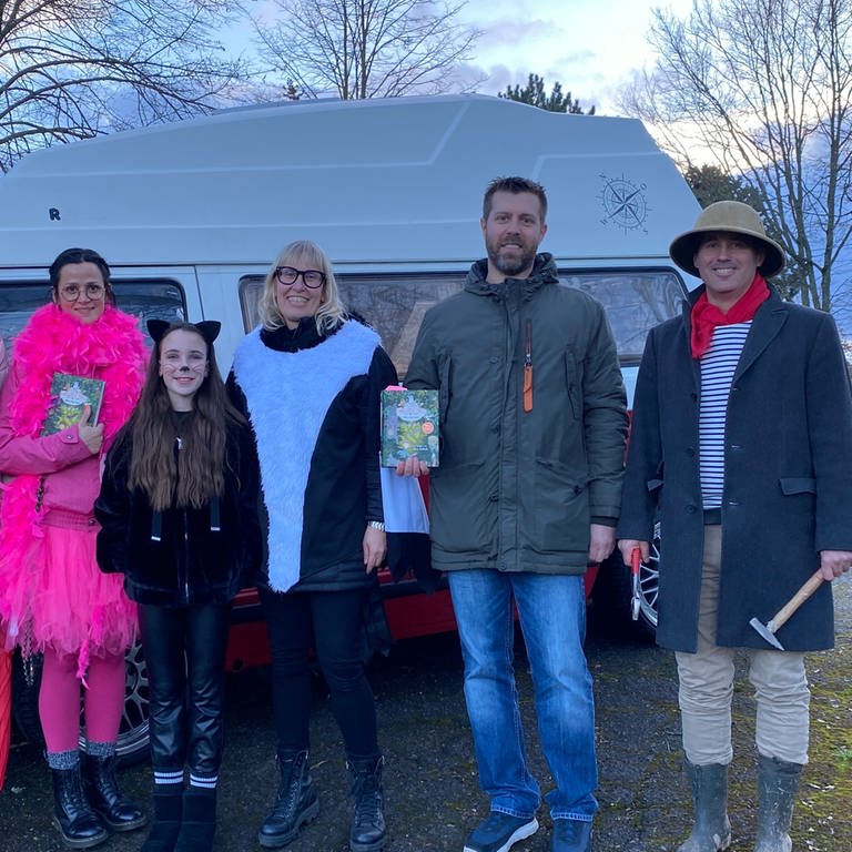 Grundschullehrerin Anja Lippert organisiert eine Lesenachtwanderung in Nittel. 