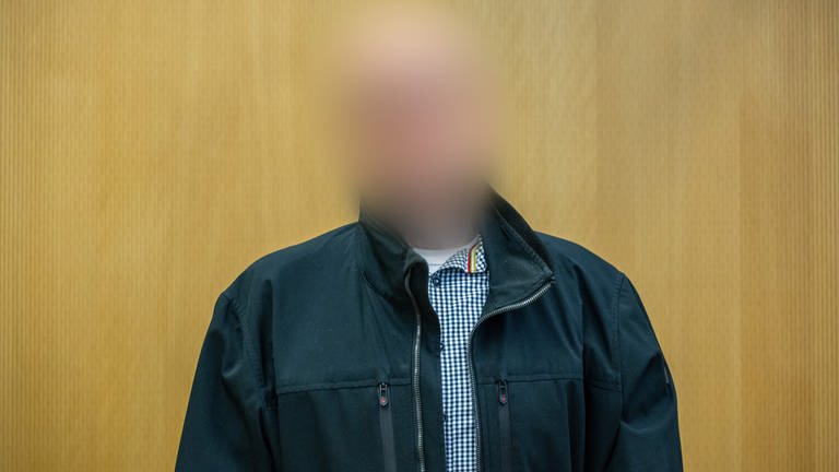 Der Angeklagte steht beim Prozessauftakt um die tödliche Amokfahrt in Trier erneut vor Gericht. (Foto: picture-alliance / Reportdienste, dpa | Harald Tittel)