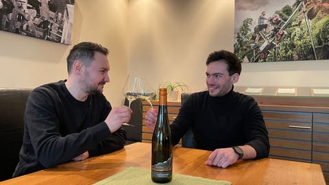 Weinprobe mit Maximilian Melcher vom Weinbistro Kloster Machern (Foto: SWR, Claudia Krell)