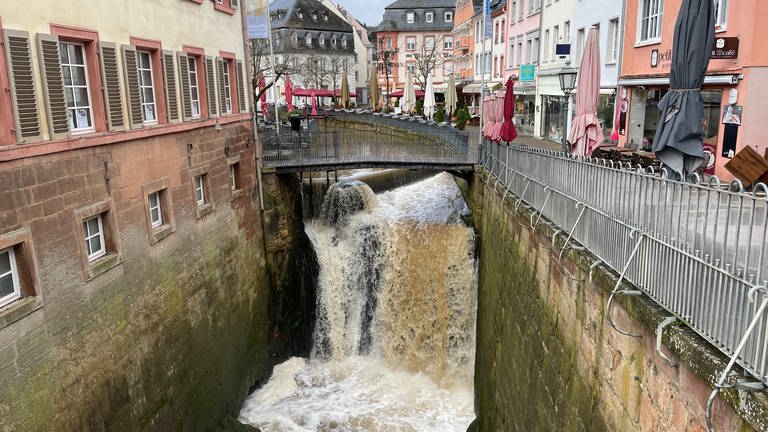 Der Wasserfall in Saarburg ist nicht nur eine Touristenattraktion, sondern liefert auch die Energie für das Wasserkraftwerk. (Foto: SWR, Dunja v. Morzé)