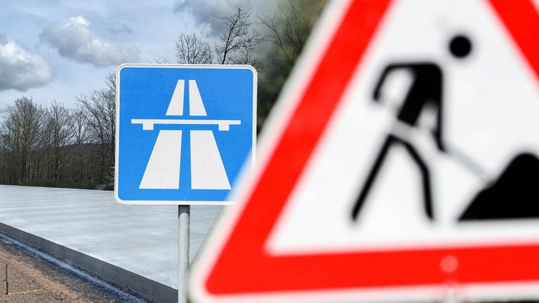 Bidlmontage: Dauerbaustelle A1: Warum Autofahrer auf der Autobahn A1 bisher keine freie Fahrt haben
