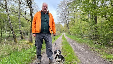 Klaus Kaiser, ehemaliger Forstrevierleiter im Soonwald glaubt, dass häufiger zahme Tiere zur Jagd in den Wald gebracht werden.