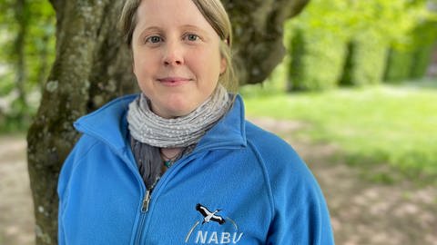 Die Biologin Sarah Peters koordiniert die Projekte bei der NABU Regionalstelle Rheinland-Pfalz West in Trier. 