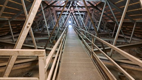 Foto vom Dachstuhl des Trierer Doms.