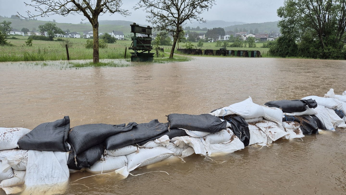 Das Unwetter hat Häuser und Keller in Oberemmel geflutet (Foto: Florian Blaes)