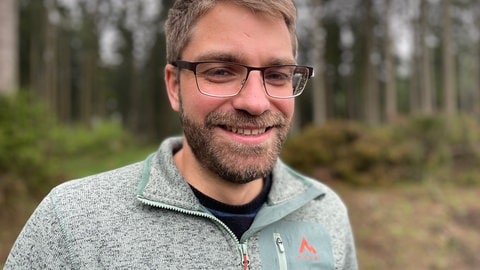 Henrik Albrecht und Sabine Kummer sind stolz auf ihr Projekt: In Weidenbach haben sie aus einem alten Löschteich ein Biotop gemacht. 