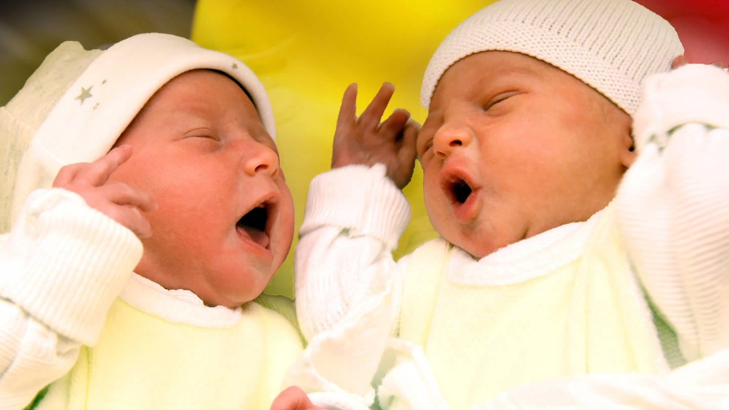 Warum viele Eifeler Babys in Belgien zur Welt kommen (Foto: IMAGO, dpa Bildfunk, Waltraud Grubitzsch / Michael Biehlmayer / Montage: SWR)