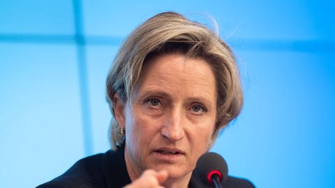 Porträt von Baden-Württembergs Wirtschaftsministerin Nicole Hoffmeister-Kraut (CDU) (Foto: dpa Bildfunk, picture alliance/dpa | Marijan Murat)