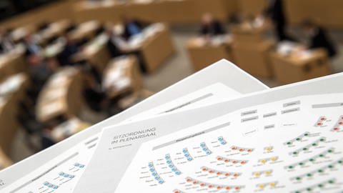 Ein Plan der Sitzordnung der Fraktionen im Plenarsaal des Stuttgarter Landtages.