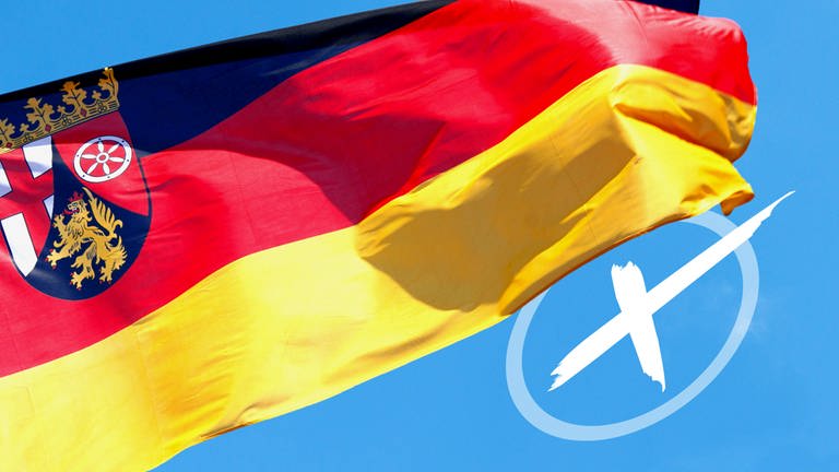 Eine Rheinland-Pfalz Flagge und ein Wahlkreuz