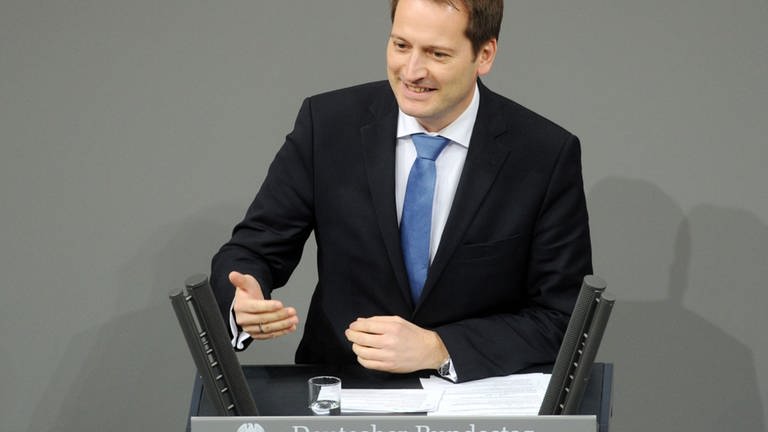 Manuel Höferlin war von 2009 bis 2013 Mitglied des Deutschen Bundestages und ist seit 2017 wieder dabei.  Seit 2019 ist er Mitglied des Fraktionsvorstands der FDP-Bundestagsfraktion. Bei der Bundestagswahl 2021 schafft er es über den Listenplatz in den Bundestag.