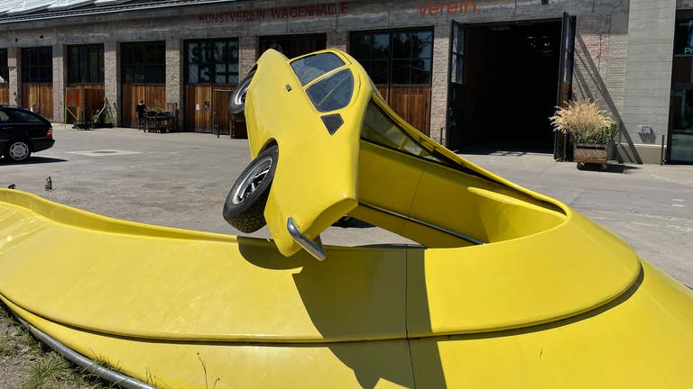 Der Stuttgarter Künstler Stefan Rohrer erschafft automobile Skulpturen. (Foto: SWR, © Tobias Ignée)