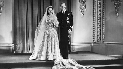 Prinzessin Elizabeth und Philip Mountbatten bei ihrer Hochzeit am 20. November 1947