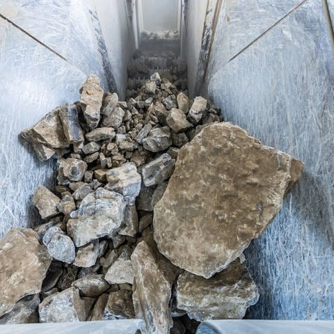 Lithium, Kupfer, Kies & Co: Das harte Geschäft mit Rohstoffen  (Foto: IMAGO, IMAGO / Silas Stein)