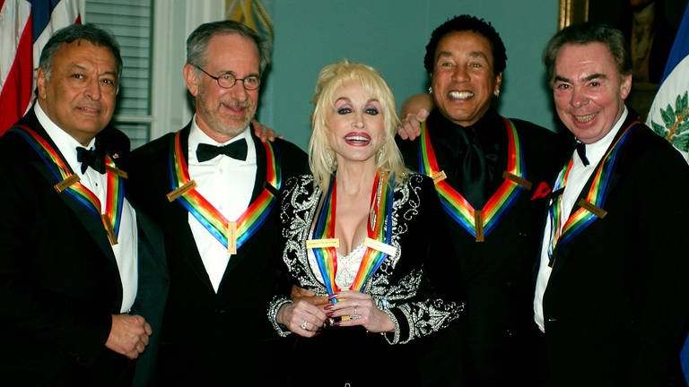 Kennedy Center Honors 2006: Dirigent Zubin Mehta, Regisseur Steven Spielberg, Sängerin Dolly Parton, Sänger Smokey Robinson und Komponist Sir Andrew Lloyd Webber (Foto: IMAGO, UPI Photo)