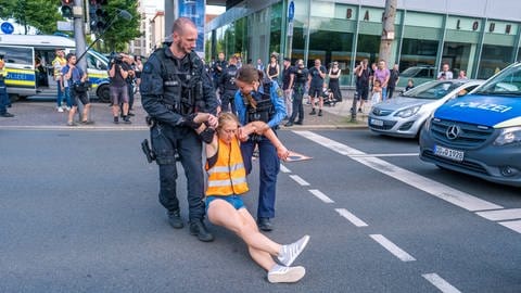 Klimaprotest der Letzten Generation in Leipzig (Foto: IMAGO, IMAGO / Christian Grube)