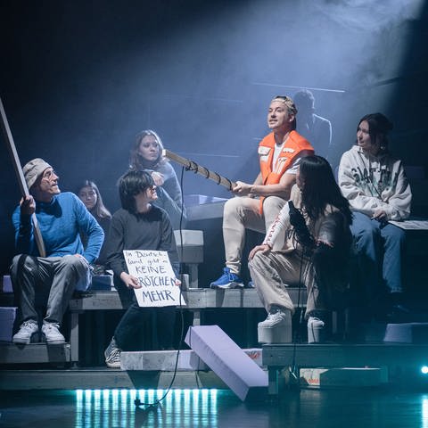 Premiere „Lügen üben - ein Budenzauber“ im Junges Nationaltheater Mannheim (Foto: Pressestelle, NTM ©Maximilian Borchardt)