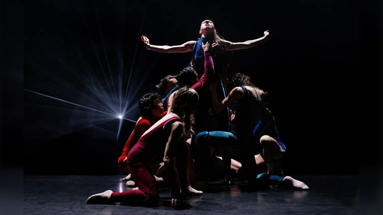 Uraufführung „Elements“ der Gauthier Dance Company (Foto: Pressestelle, Theaterhaus Stuttgart ©Jeanette Bak)