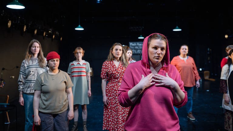 Theaterstück „Krieg ist kein Spiel für Frauen“ am Nationaltheater Mannheim