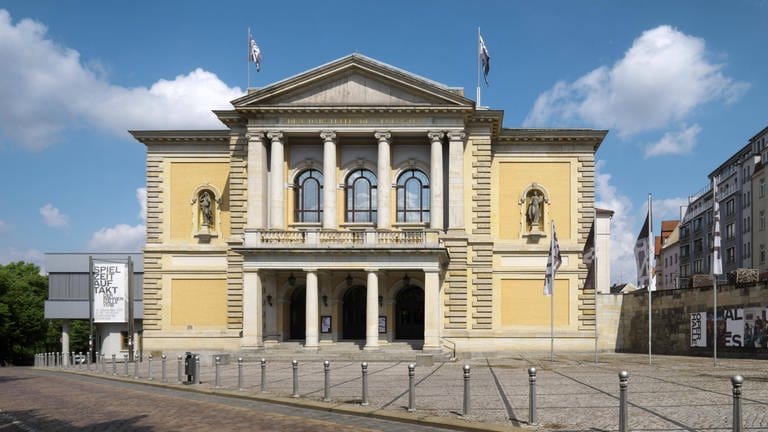 Das Opernhaus in Halle an der Saale, Sachsen-Anhalt (Foto: IMAGO, imageBROKER/MichaelxNitzschke)