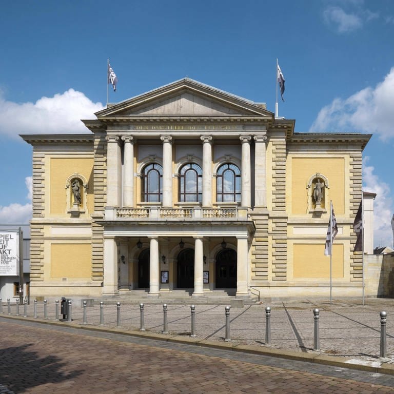 Das Opernhaus in Halle an der Saale, Sachsen-Anhalt (Foto: IMAGO, imageBROKER/MichaelxNitzschke)