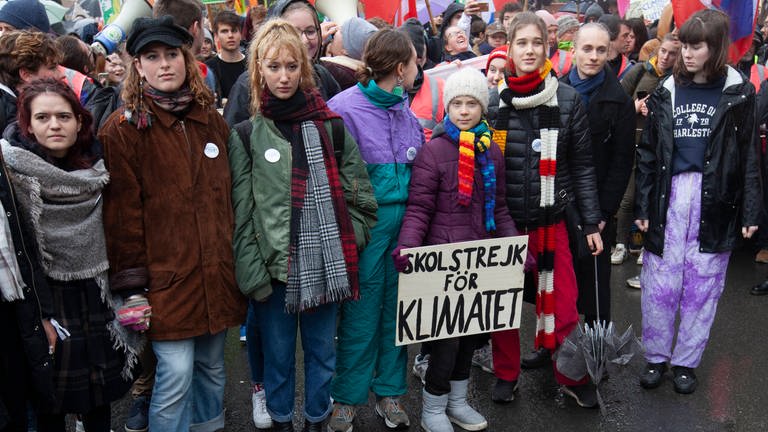 Greta Thunberg bei einer Kundgebung mit ungefähr 3500 jungen Menschen in Brüssel. (Foto: IMAGO, Nicolas Landemard / Le Pictorium)
