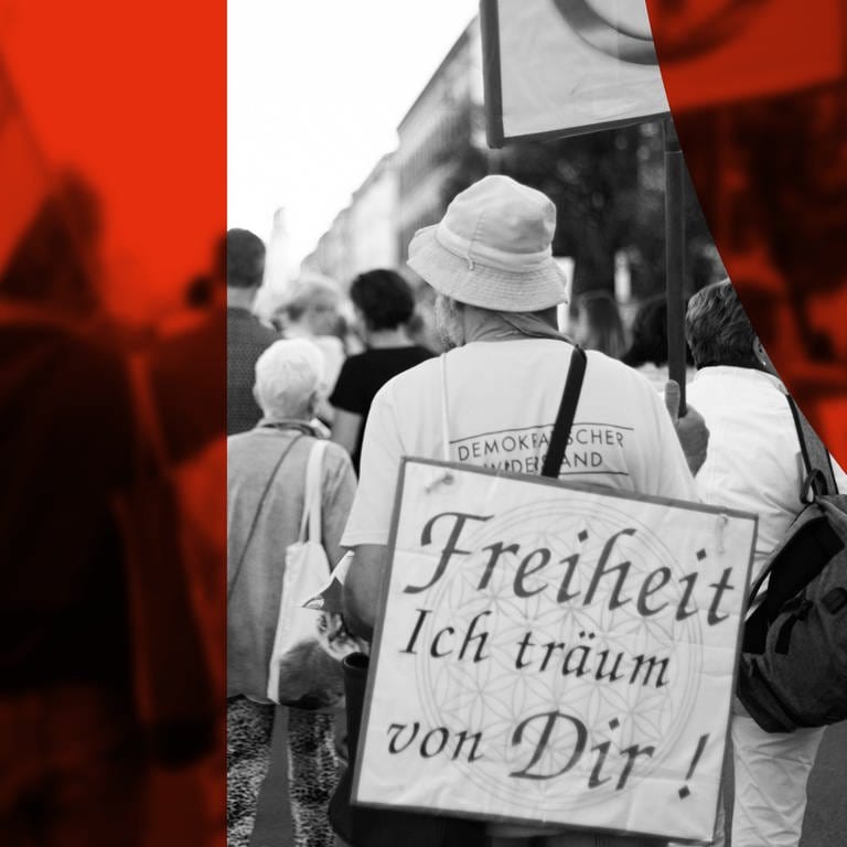 Hunderte Menschen demonstrieren im Mai 2022 in München gegen die Coronamaßnahmen (Foto: IMAGO, IMAGO/aal.photo)