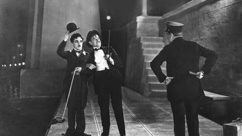 Charlie Chaplins Film „Lichter der Großstadt“ (Foto: IMAGO, Everett Collection)