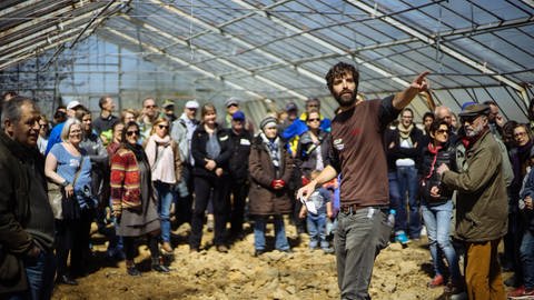 Der Dokumentarfilm „Das Kombinat“ von Moritz Springer begleitet über einen Zeitraum von 9 Jahren das „Kartoffelkombinat“ aus München auf seiner bewegenden Reise von der idealistischen Idee zur größten Solidarischen Landwirtschaft in Deutschland.