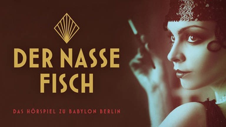 junge Frau geschminkt im Stil der 20er Jahre und Logo der Serie "Der nasse Fisch" (Foto: Radio Bremen - Ali Ghandtschi)