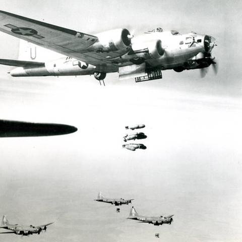 Bomberverband im zweiten Weltkrieg (Foto: picture-alliance / dpa, picture-alliance / dpa - akg-images)