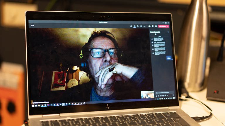 CM von Hausswolff, gesehen auf dem Bildschirm eines Laptops (Foto: SWR)