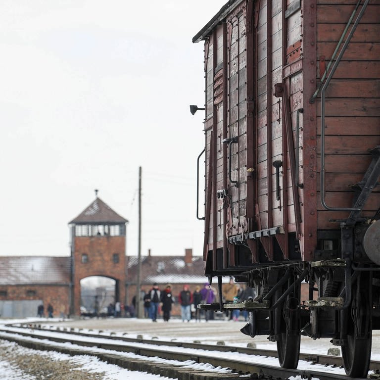 Bahn Rampe, wo die Verschleppten angekommen sind; Konzentrationslager Auschwitz, Polen (Foto: IMAGO, Jörg Böthling)