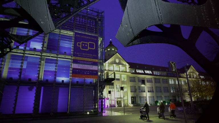 Veranstaltungsort der ARD Hörspieltage sind das Zentrum für Kunst und Medien Karlsruhe (ZKM) und die Staatliche Hochschule für Gestaltung (HfG). © SWRPeter A. Schmidt 
