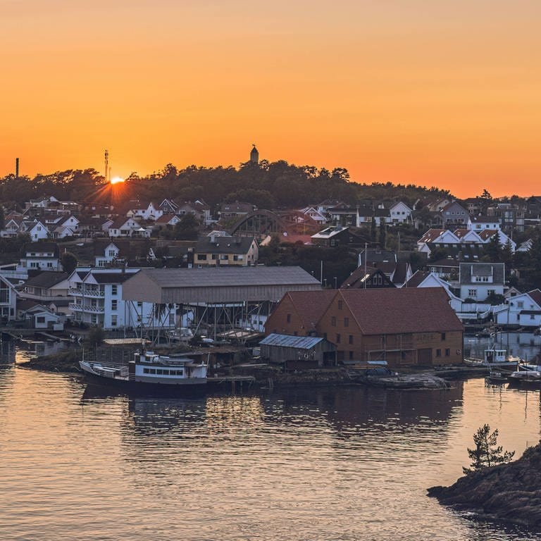 Sonnenuntergang über der alten Stadt Stavanger in Norwegen (Foto: IMAGO, Cavan Images)