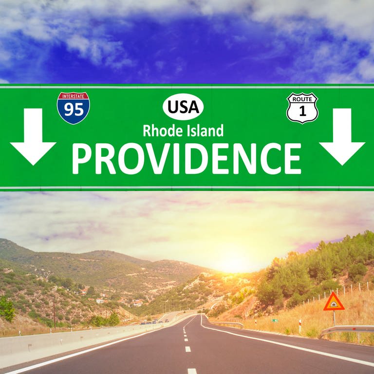 Straßenschild der US-Stadt Providence auf der Autobahn