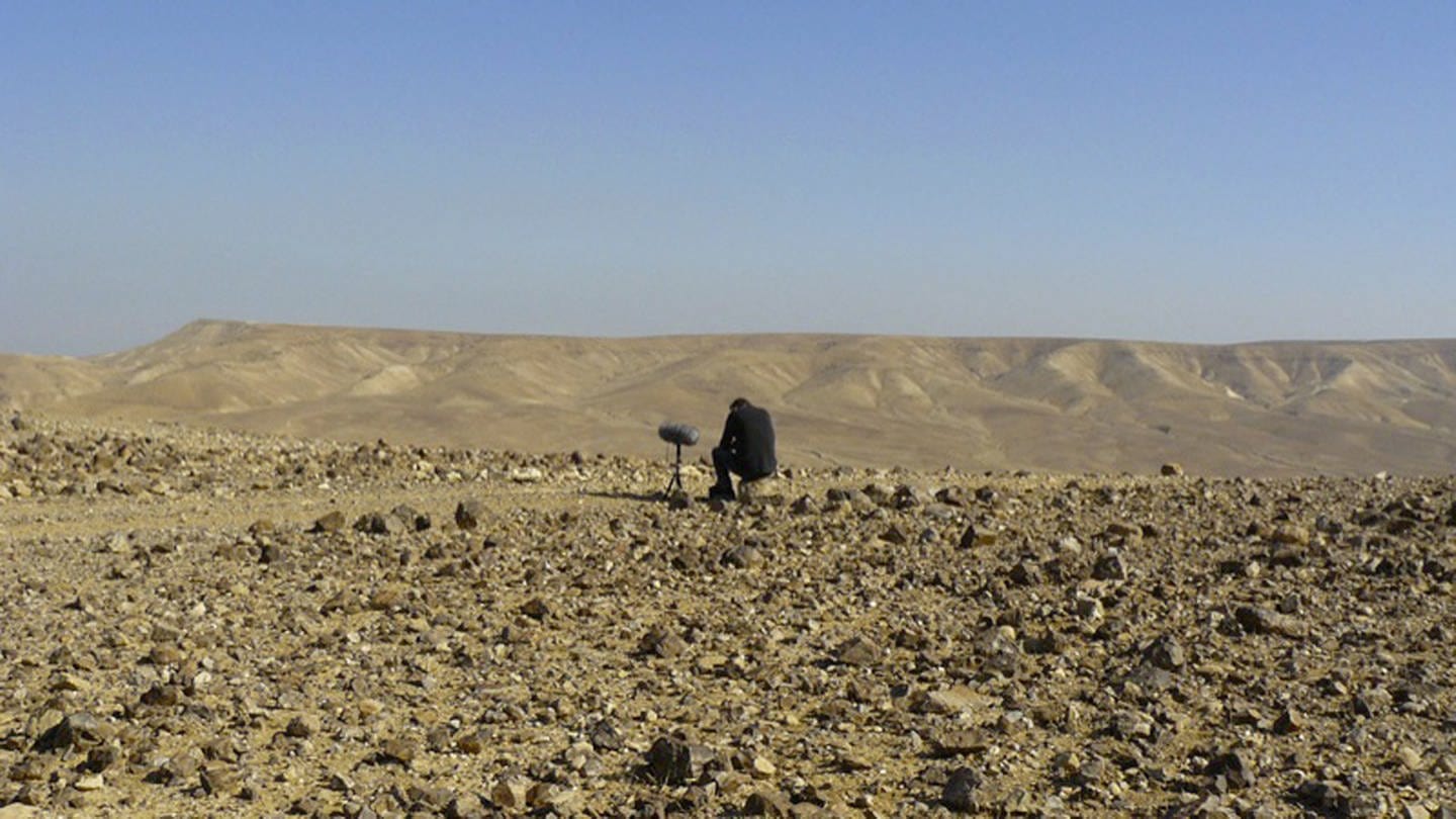 Christoph Korn bei Audioaufnahmen in de Wüste Judäe (Foto: Christoph Korn)