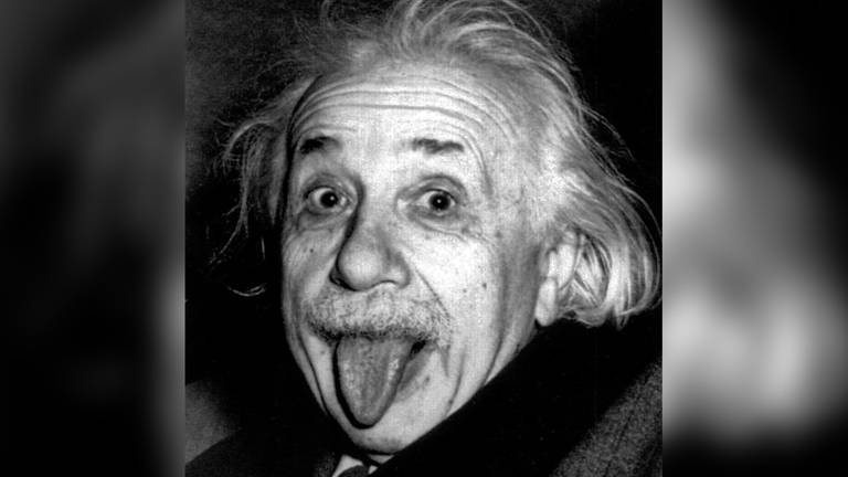 Albert Einstein streckt die Zunge heraus (1951) (Foto: IMAGO, imago/ZUMA/Keystone)