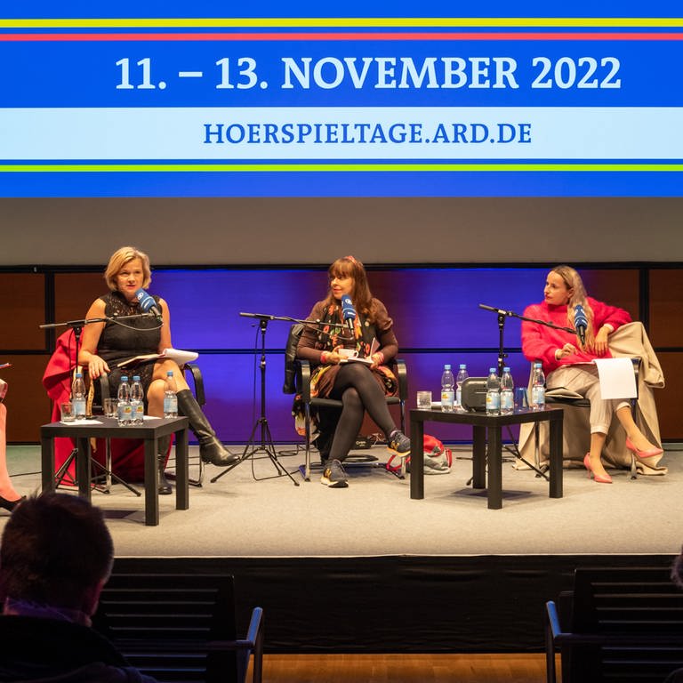 Jury-Diskussion: Die fünf Mitglieder der Jury auf der Bühne (Foto: SWR, Uwe Riehm)
