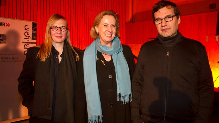 Iris Drögekamp, Christina Weiss und Oswald Egger bei der Preisverleihung in Donaueschingen