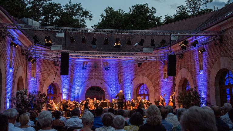 Ein Klassik-Open-Air-Konzert beim Germersheimer Kultursommer bei Sonnenuntergang (Foto: Foto: Thomas Bug)