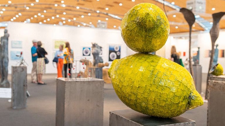 Bruno Feger: „Zitronen Duett“, Galerie Barbara von Stechow. Impressionen von der art KARLSRUHE 2022 Sommeredition vom 7. bis 10. Juli  (Foto: SWR, Foto: Paul Gärtner)
