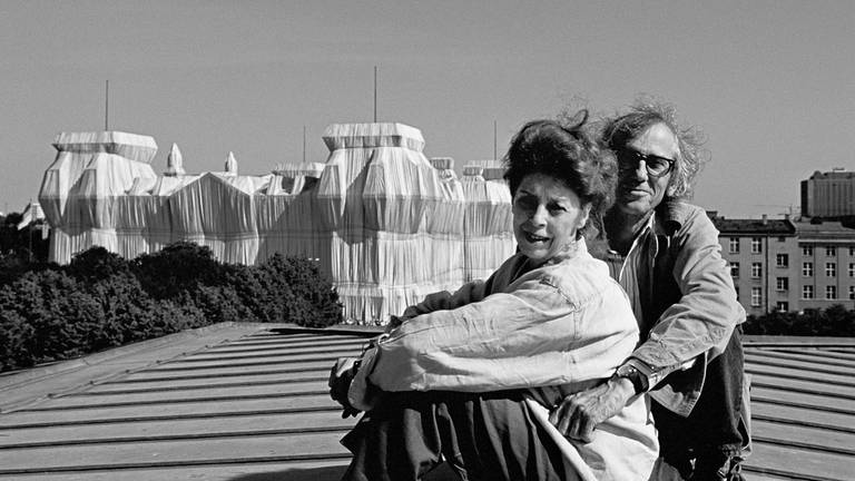 Christo und Jeanne-Claude: eine Werkschau (Foto: Pressestelle, Christo and Jeanne-Claude Foundation / VG Bild-Kunst, Bonn, 2022 / Foto: Wolfgang Volz)