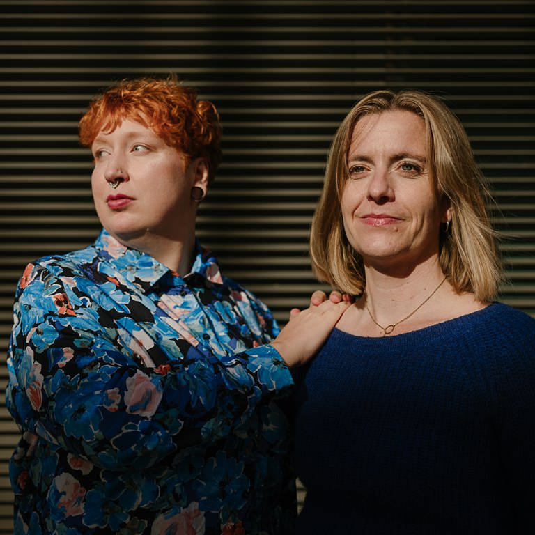 Julia Kleinbeck und Lucie Langston zeichnen Graphic Essays zu feministischen Themen unter dem Titel „Connecting Stories“