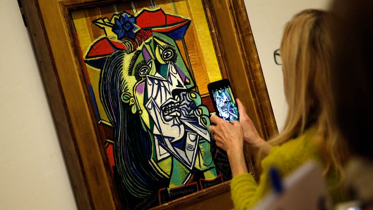 painting by Picasso entitled "La femme qui pleure", a Guernica study (Foto: picture-alliance / Reportdienste, Christophe Ena/AP/dpa | Christophe Ena)